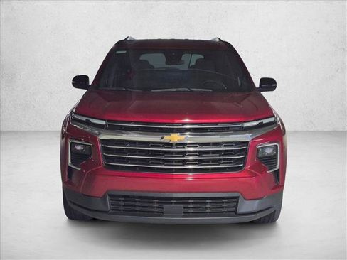 Used 2024 Chevrolet Traverse LT FWD image 2
