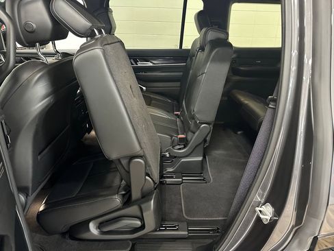 Used 2024 Jeep Wagoneer 4WD image 40