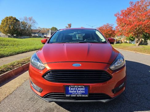 Used 2018 Ford Focus SE w/ SE Appearance Package image 9