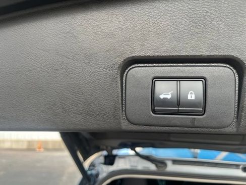 Used 2024 Nissan Rogue SV FWD image 10