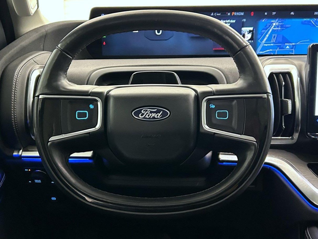 Used 2025 Ford Expedition Max Platinum AWD/4WD image 12