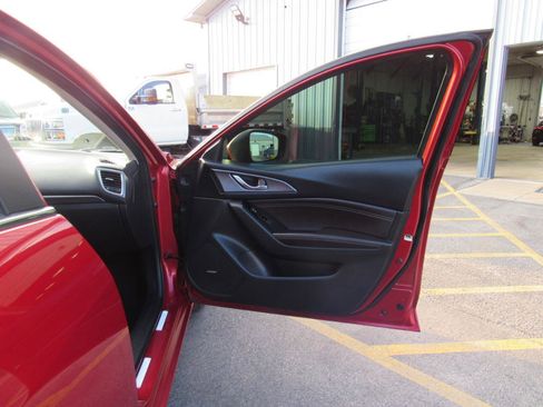 Used 2017 MAZDA MAZDA3 Grand Touring image 28