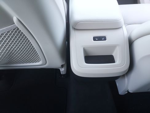 Used 2024 Volvo XC60 B5 Core w/ Climate Package image 19