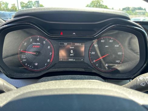 Used 2024 Chevrolet Trax RS w/ Sunroof Package FWD image 19