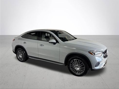 Used 2025 Mercedes-Benz GLC 300 4MATIC image 4