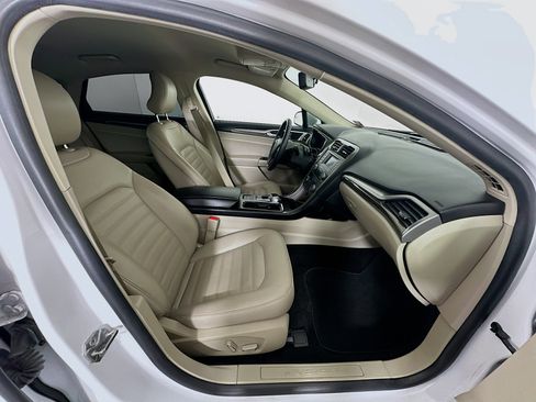 Used 2018 Ford Fusion SE image 28