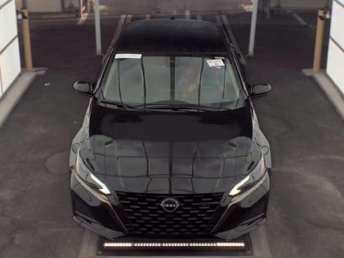 Used 2023 Nissan Altima 2.5 SR FWD image 2