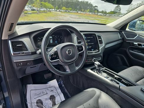 Used 2020 Volvo XC90 T5 Momentum w/ Protection Package image 17