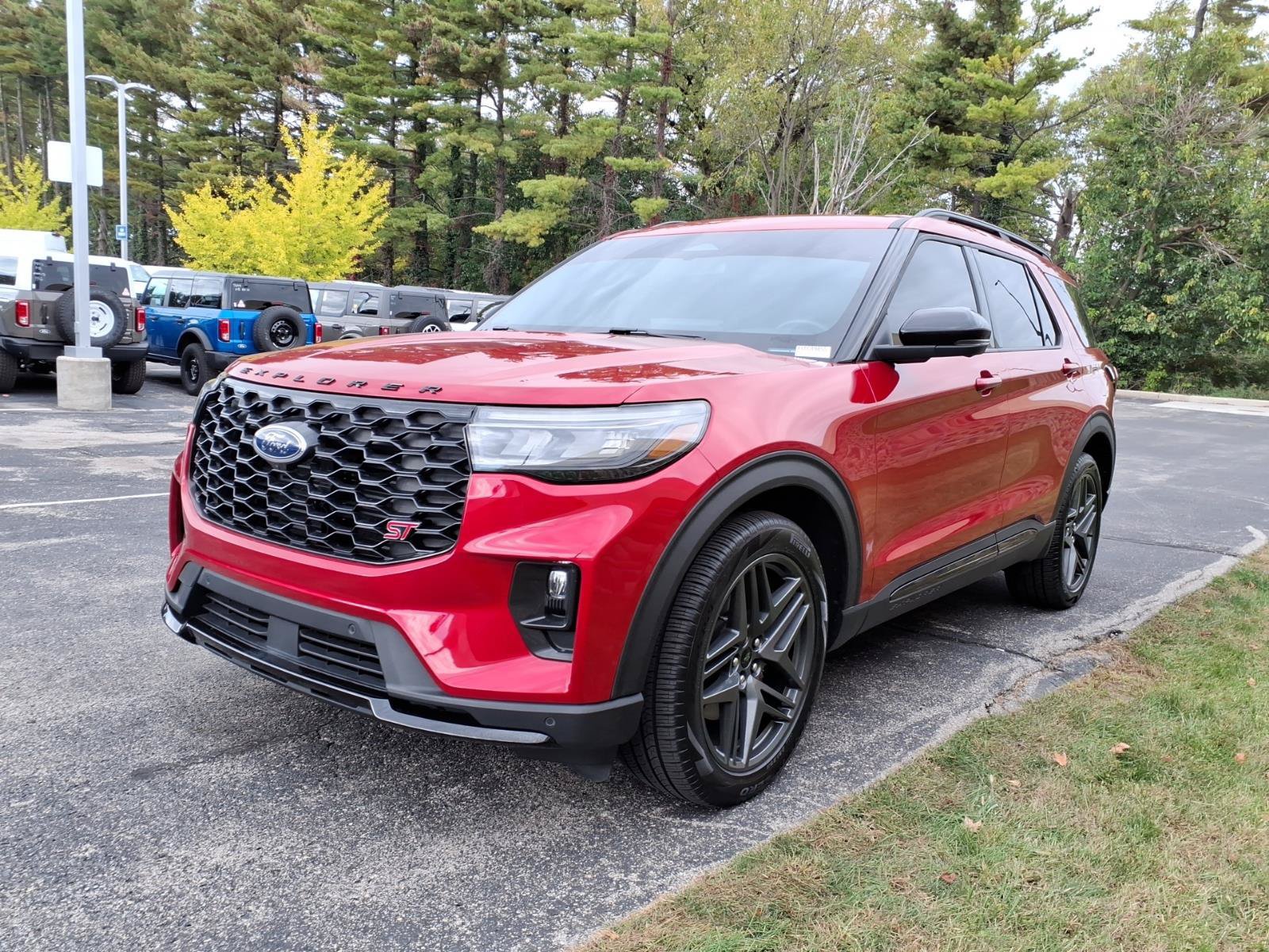 Used 2025 Ford Explorer ST w/ Sun And Sound Package AWD/4WD image 5
