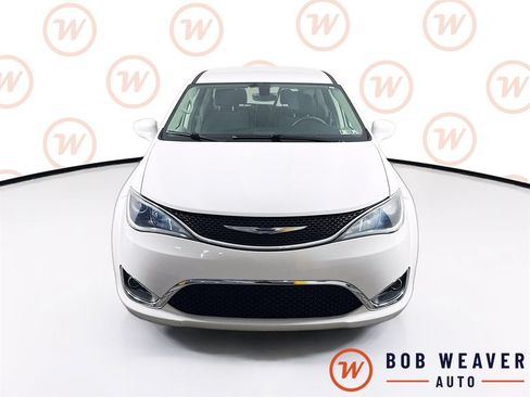 Used 2019 Chrysler Pacifica Touring Plus FWD image 2