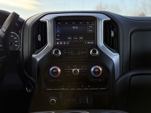 Used 2019 GMC Sierra 1500 Elevation w/ Elevation Value Package image 19