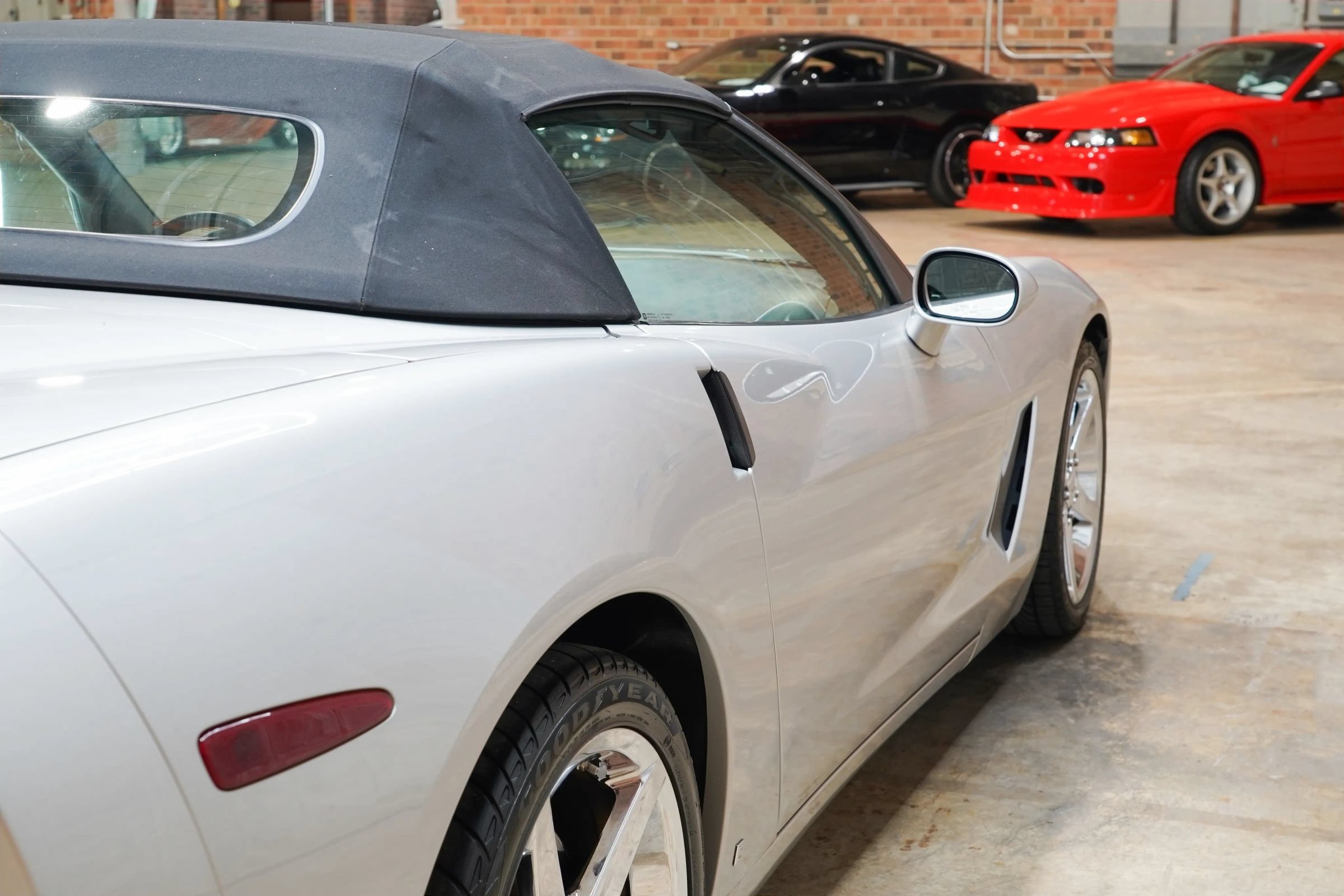 Used 2006 Chevrolet Corvette Coupe w/ Preferred Equipment Group RWD image 17