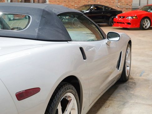 Used 2006 Chevrolet Corvette Coupe w/ Preferred Equipment Group RWD image 17