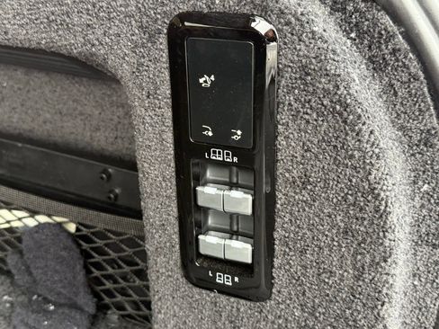 Used 2023 Land Rover Range Rover Long Wheelbase SE image 46