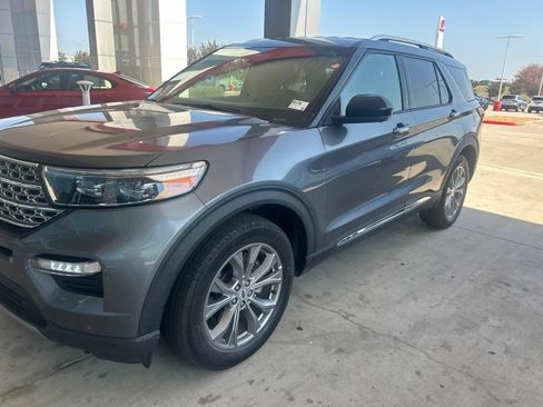 Used 2023 Ford Explorer Limited AWD/4WD image 1