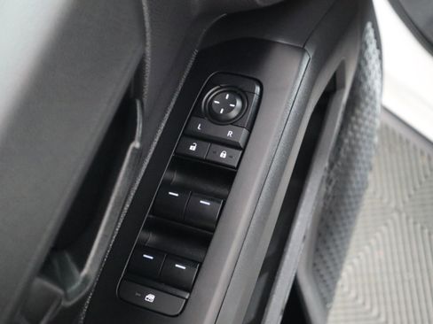 Used 2025 Toyota Tacoma SR5 AWD/4WD image 35