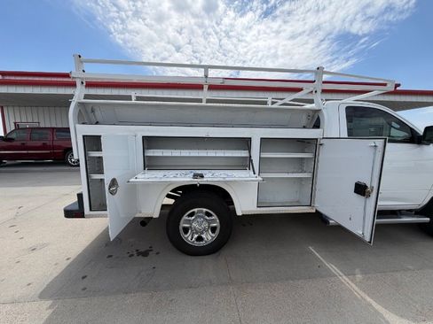 Used 2018 RAM 3500 Tradesman w/ Chrome Appearance Group RWD image 9