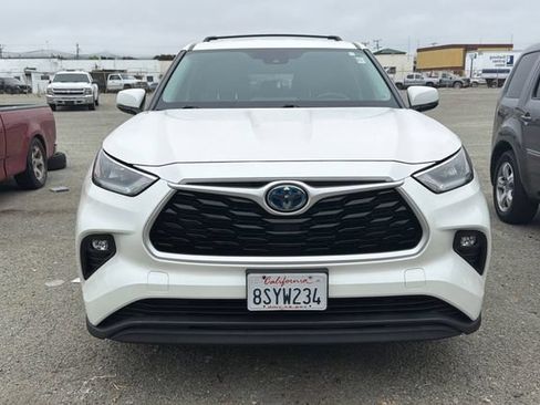 Used 2020 Toyota Highlander LE AWD/4WD image 3