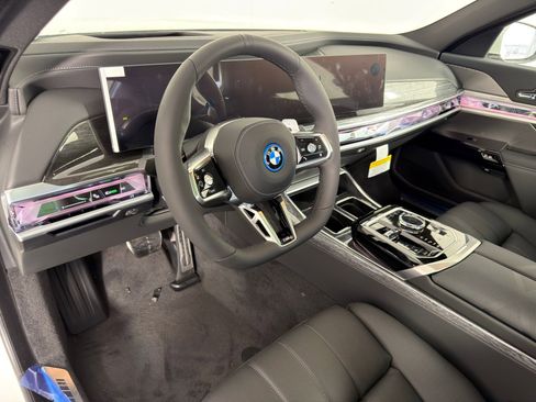 New 2026 BMW 750e xDrive w/ Premium Package image 4