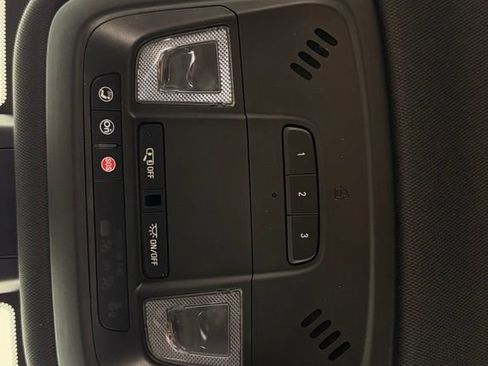 Used 2023 Chevrolet Traverse LT FWD image 26