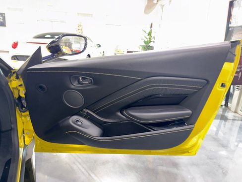 Used 2019 Aston Martin V8 Vantage Coupe image 67