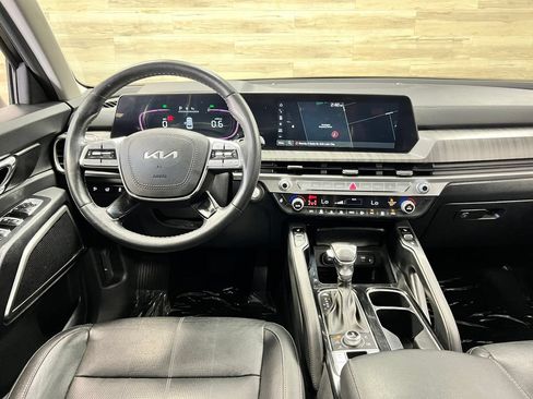 Used 2023 Kia Telluride EX w/ EX Captain's Chair Package AWD/4WD image 2