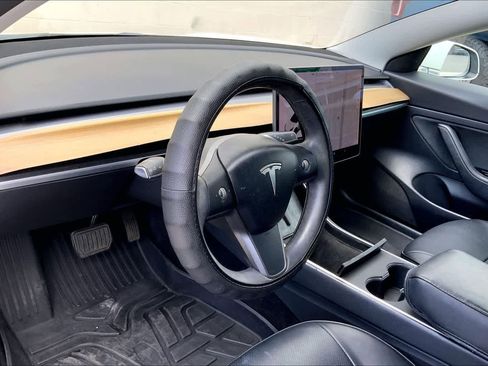 Used 2020 Tesla Model 3 Standard Range Plus image 3