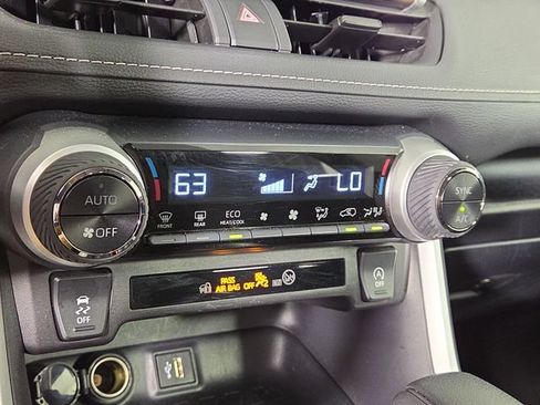 Used 2025 Toyota RAV4 XLE AWD/4WD image 19