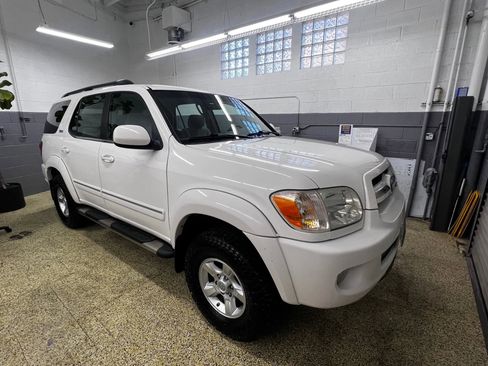 Used 2005 Toyota Sequoia SR5 image 33