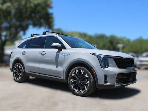 Certified 2024 Kia Sorento EX w/ Panoramic Sunroof Package FWD image 3