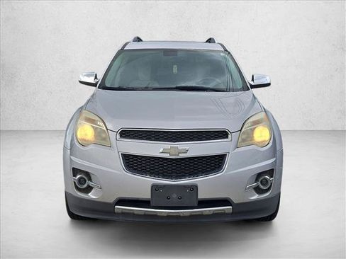 Used 2010 Chevrolet Equinox LT w/ Chrome Appearance Package FWD image 2