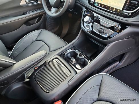 New 2026 Chrysler Pacifica Limited w/ S Appearance Package image 42