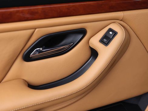 Used 2003 BMW M5 image 99