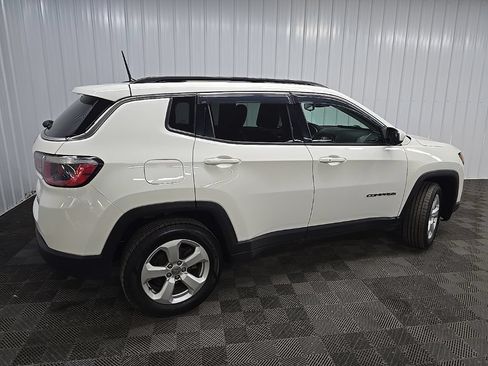 Used 2018 Jeep Compass Latitude w/ Cold Weather Group AWD/4WD image 3