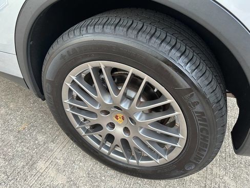 Used 2016 Porsche Cayenne image 28