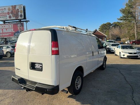 Used 2022 Chevrolet Express 2500 w/ Driver Convenience Package image 6