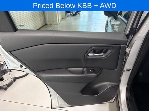 Used 2024 Nissan Rogue SV AWD/4WD image 15