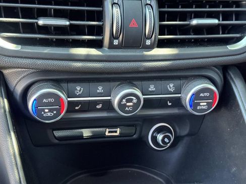 Used 2023 Alfa Romeo Giulia Veloce RWD image 16