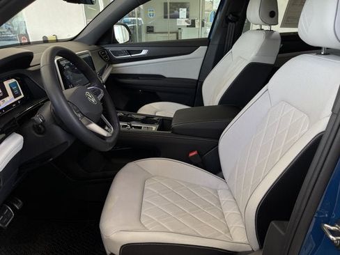 Used 2025 Volkswagen Atlas Cross Sport SEL Premium R-Line AWD/4WD image 15