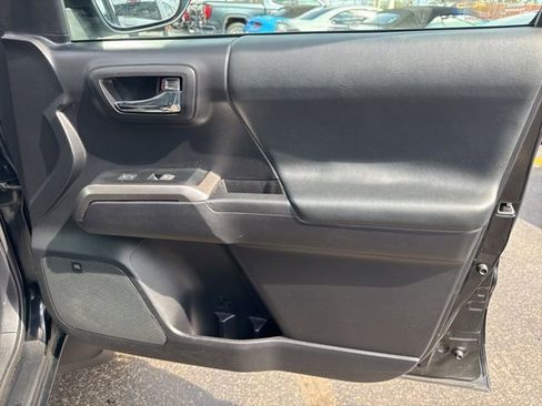 Used 2021 Toyota Tacoma Limited image 26