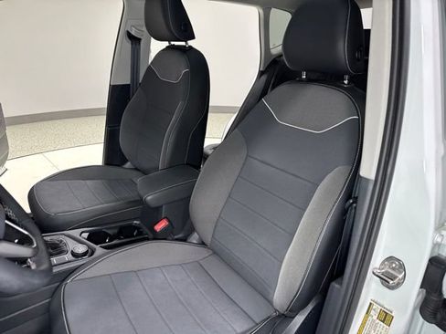 Used 2023 Volkswagen Taos SE w/ Panoramic Sunroof Package AWD/4WD image 16