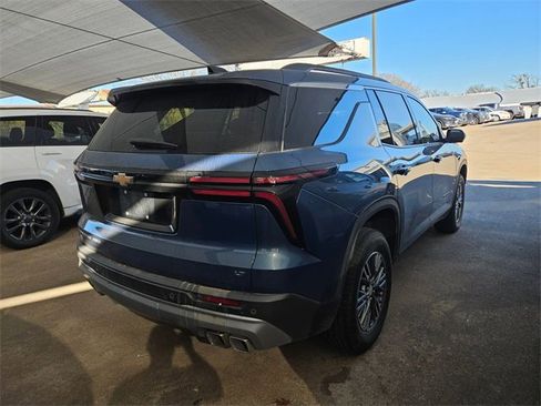 Used 2024 Chevrolet Traverse LT image 4