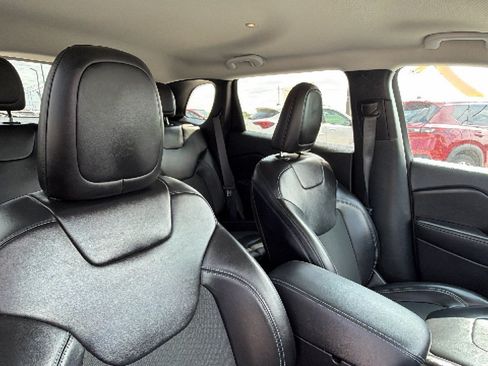 Used 2021 Jeep Cherokee Latitude Plus FWD image 29