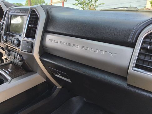 Used 2018 Ford F250 Lariat w/ Lariat Ultimate Package AWD/4WD image 37