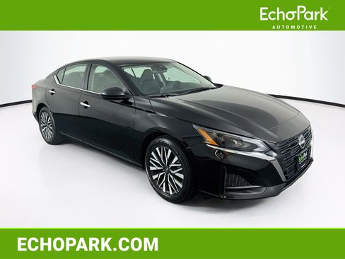 Used 2025 Nissan Altima 2.5 SV FWD image 1