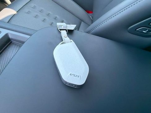 Used 2024 Kia EV9 Wind AWD/4WD image 32
