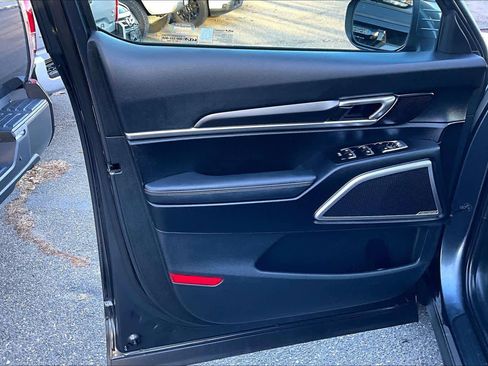 Used 2023 Kia Telluride LX image 19