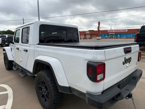 Used 2025 Jeep Gladiator Sport AWD/4WD image 8