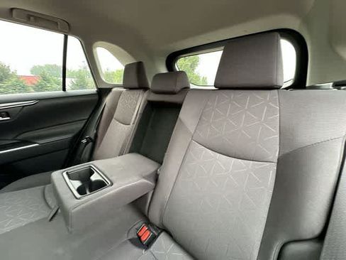 Used 2022 Toyota RAV4 XLE w/ Convenience Package AWD/4WD image 17