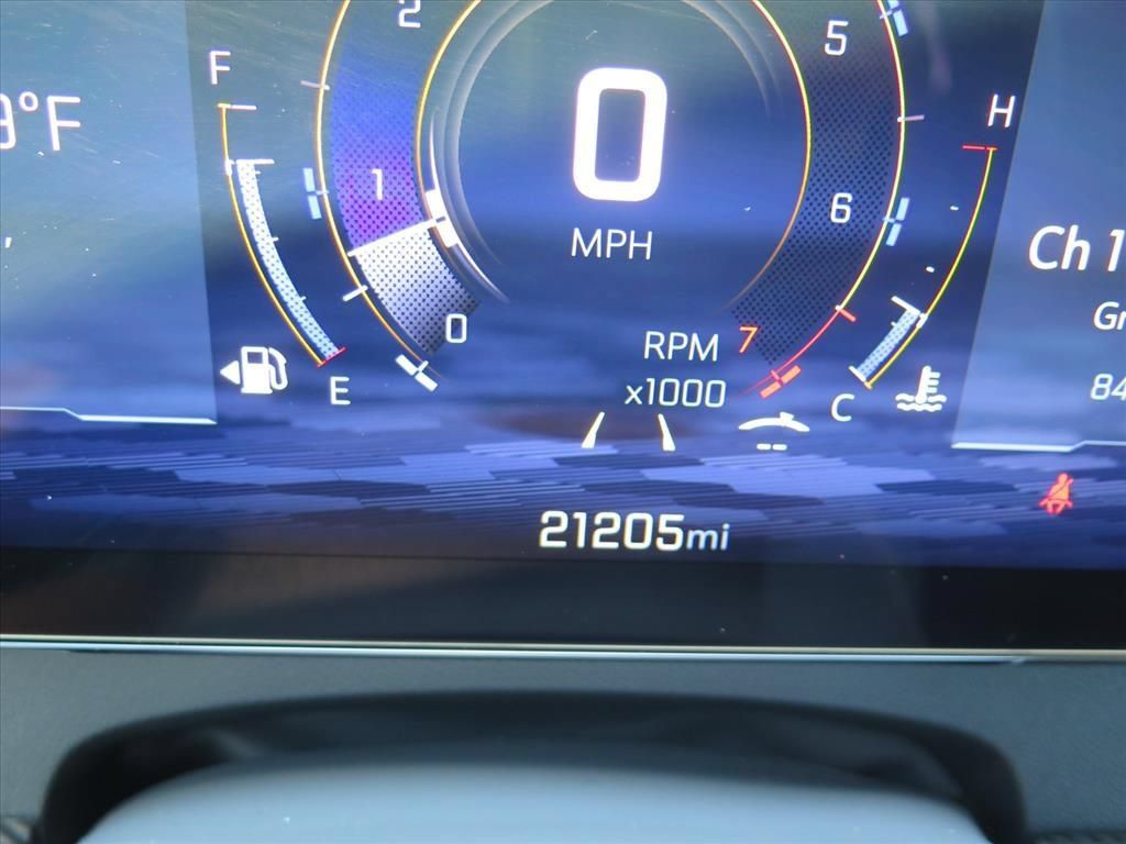 Used 2025 Chevrolet Traverse High Country FWD image 15
